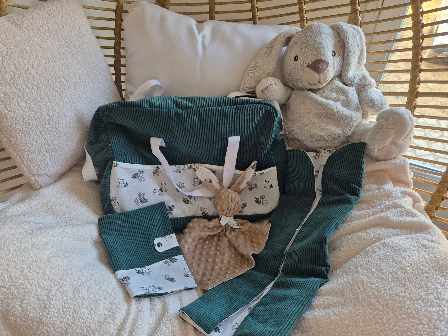 Lot sac à langer carnet de santé matelas nomade et doudou plat lapin