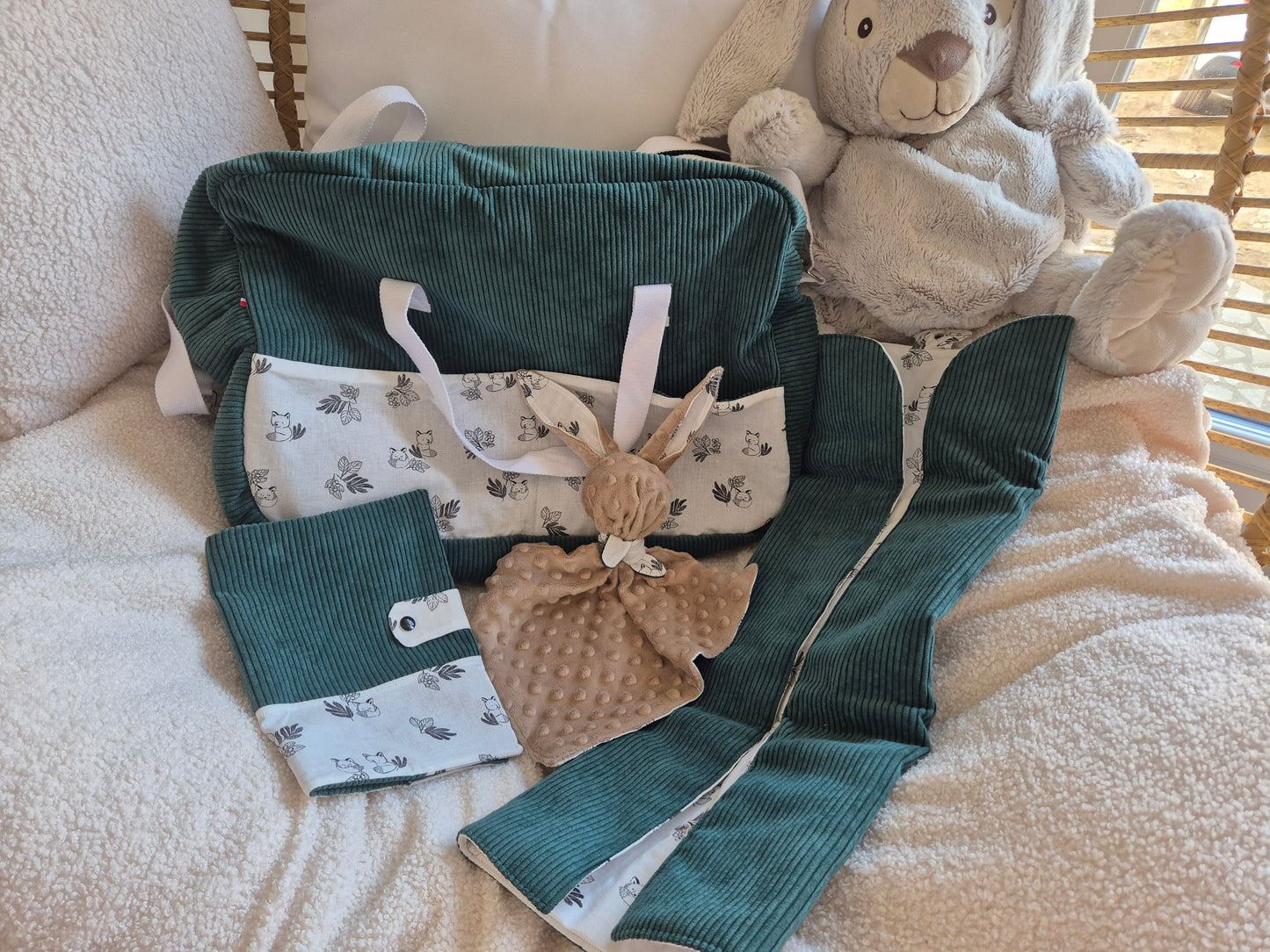 Lot sac à langer carnet de santé matelas nomade et doudou plat lapin
